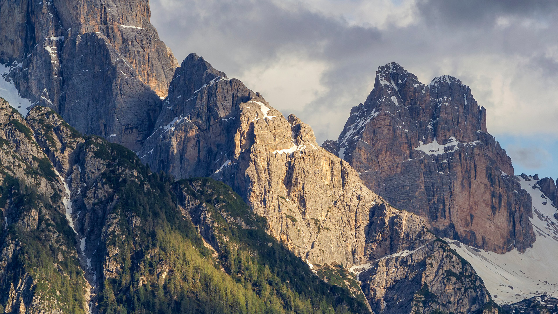 Blick auf die Dolomiten-Gruppe Rondoi-Haunold