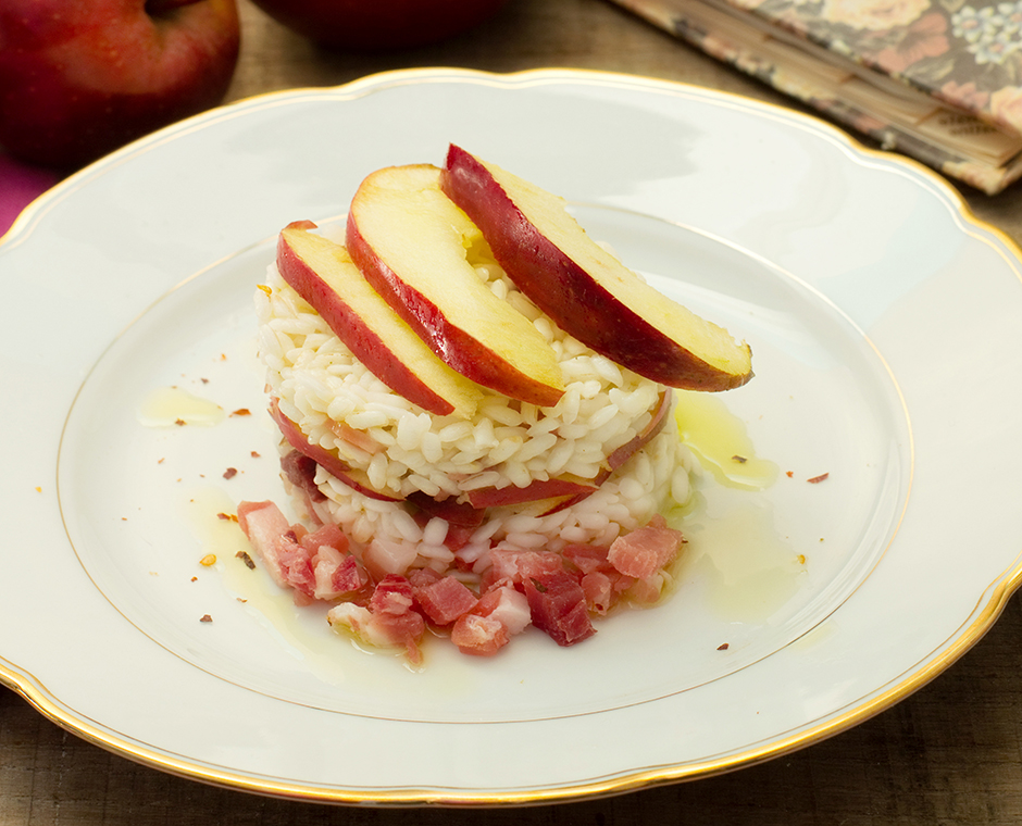 Un bel piatto di risotto mele e speck
