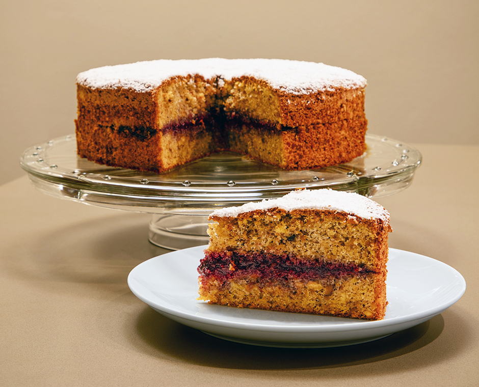 Una fetta di torta di grano saraceno fatta in casa