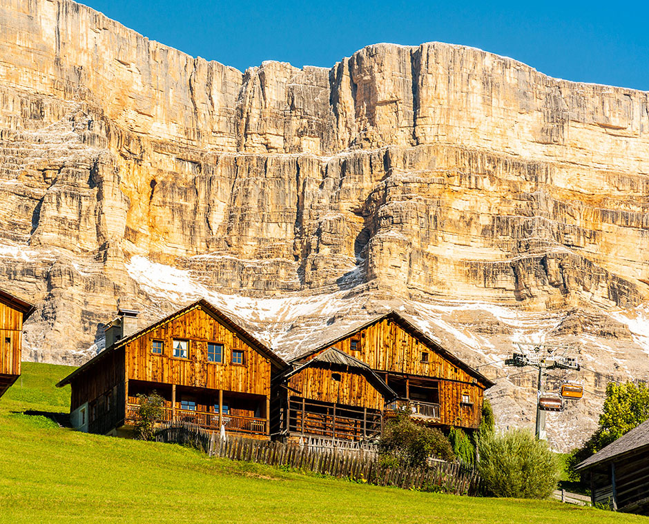 paese les Viles in Val Badia