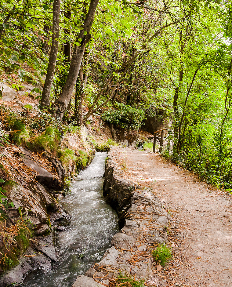 Waalwege in der Vinschgauer Landschaft