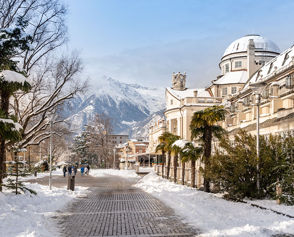 Kurhaus und Promenade in Meran